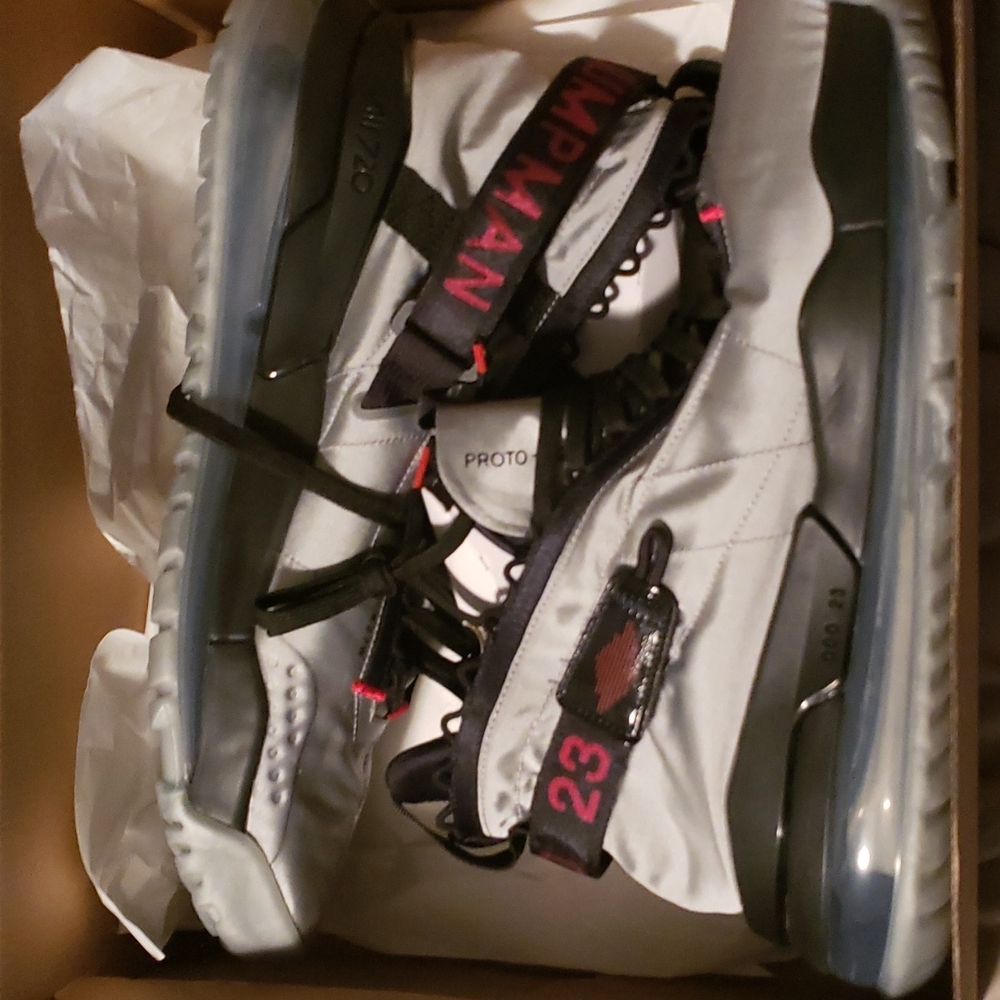 Nike Jordan Jumpmans, Size 15 , Silver, red, metallic